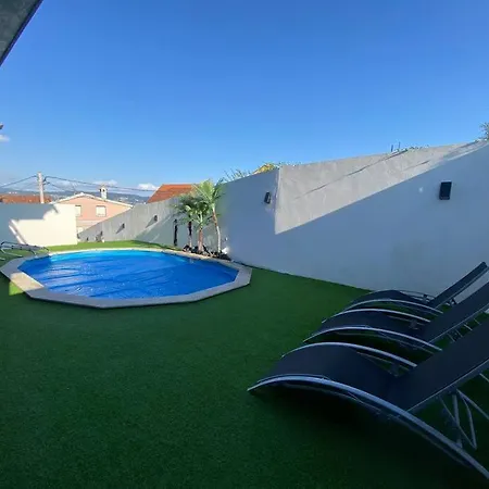 Agradable Casa Con Piscina Moana