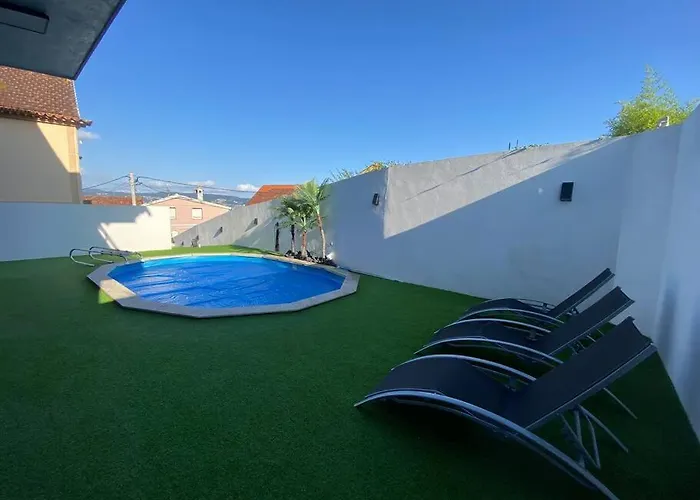 Agradable Casa Con Piscina Moaña