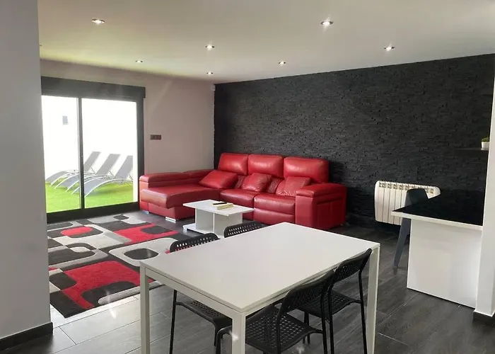 Agradable Casa Con Piscina Moaña